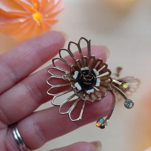 Vintage 1940's screw back earrings Gold tone